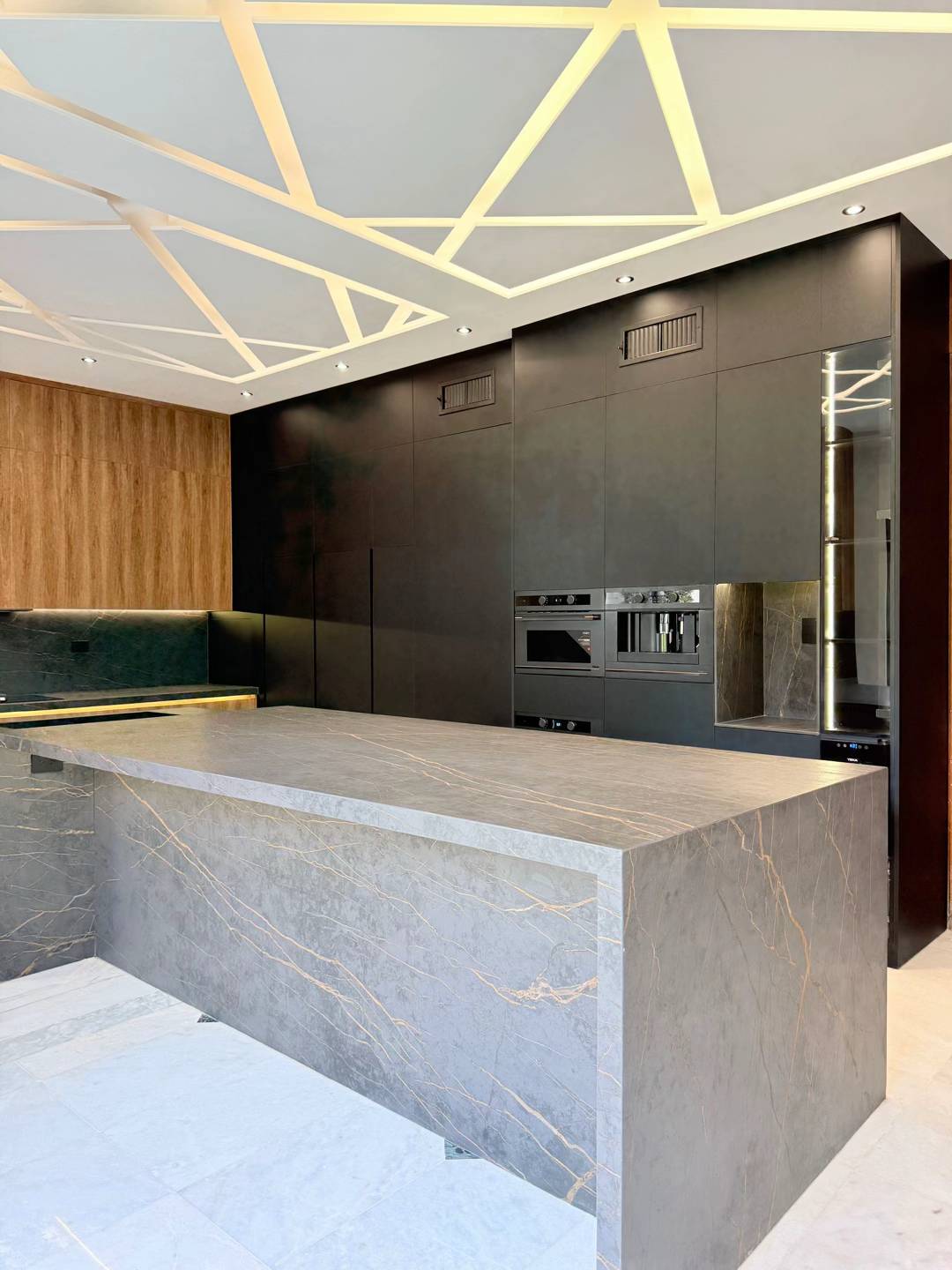 d677dc6c f2f1 48ea a301 26b82e04750a